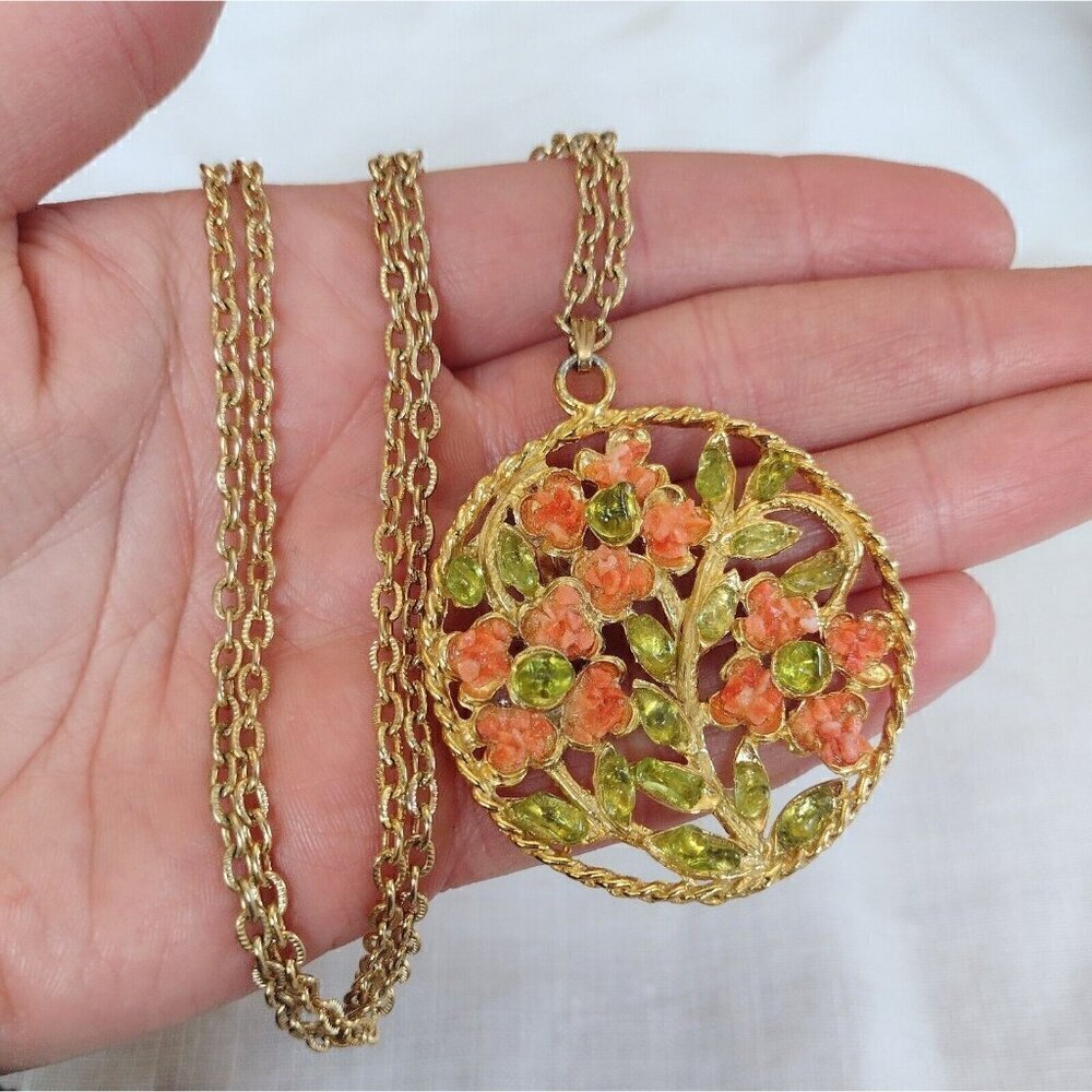Vintage Crushed Coral & Green Stone Pendant Floral Flowers Gold Tone Necklace